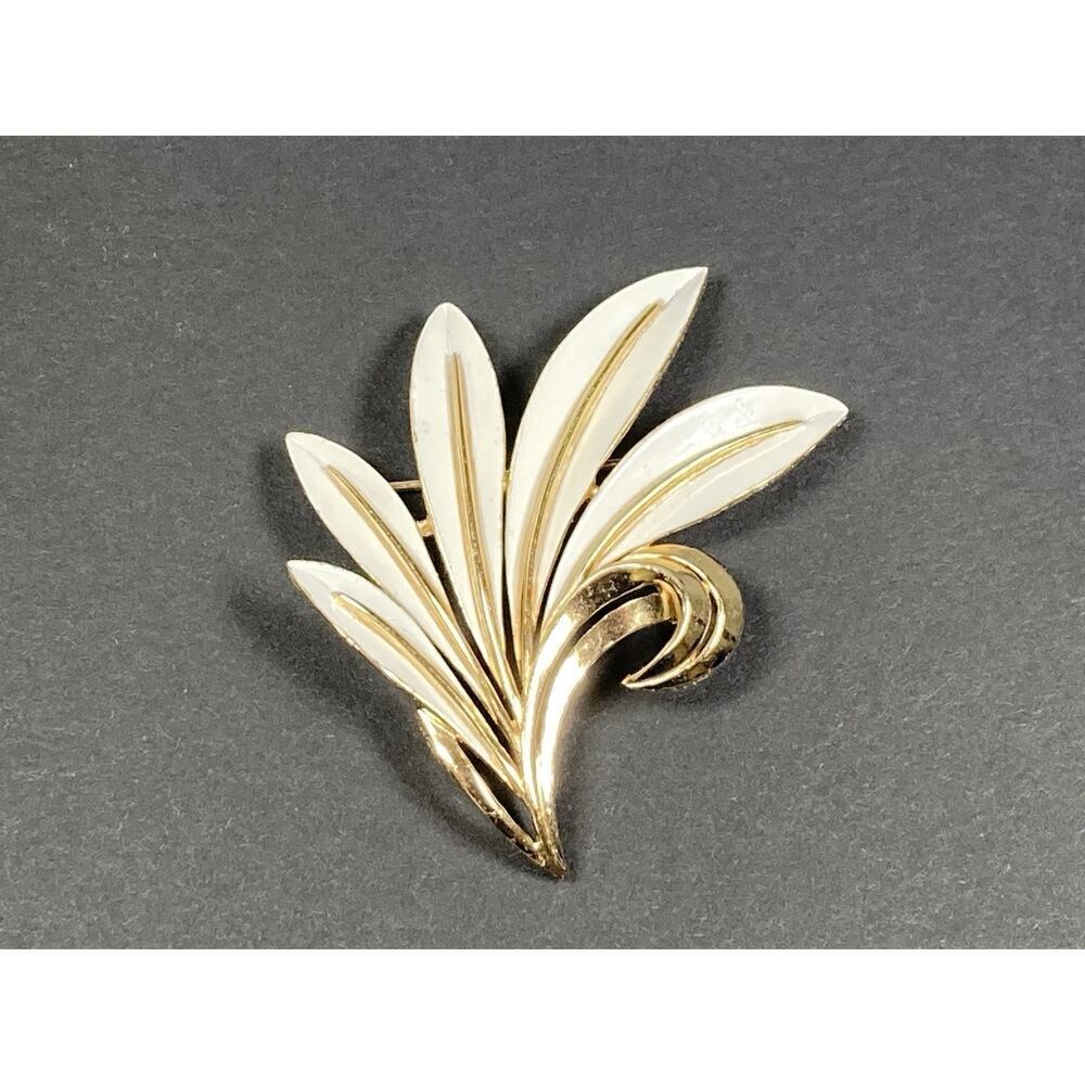 Vintage Crown Trifari Gold Tone White Enamel Waving Leaf Brooch 2.5" Signed